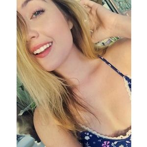 Meet your Posher, Carlie